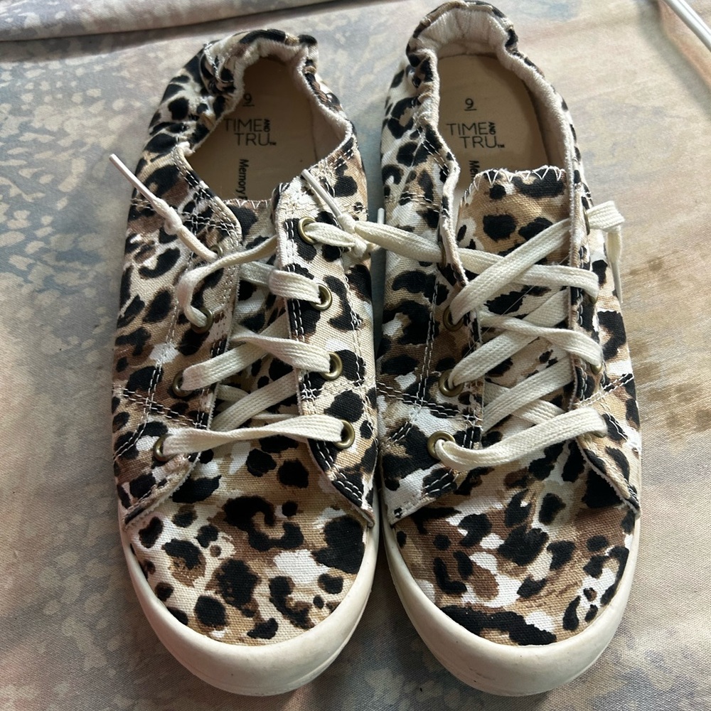 Time and Tru Animal Print Casual Sneakers